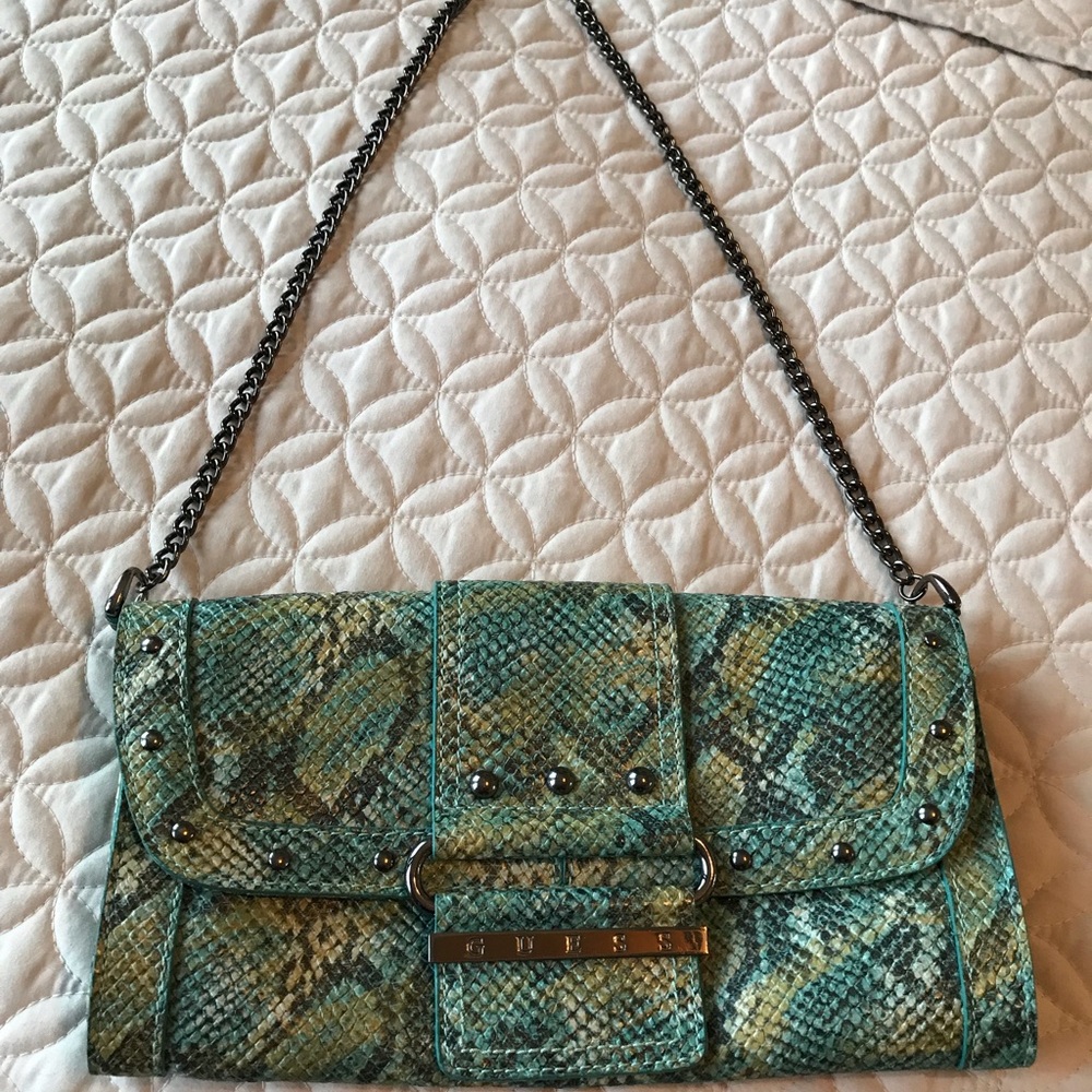 Guess clutch